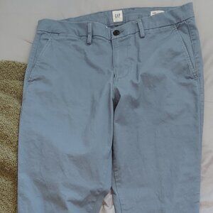 Blue Gap Essential khaki slim size 33x32